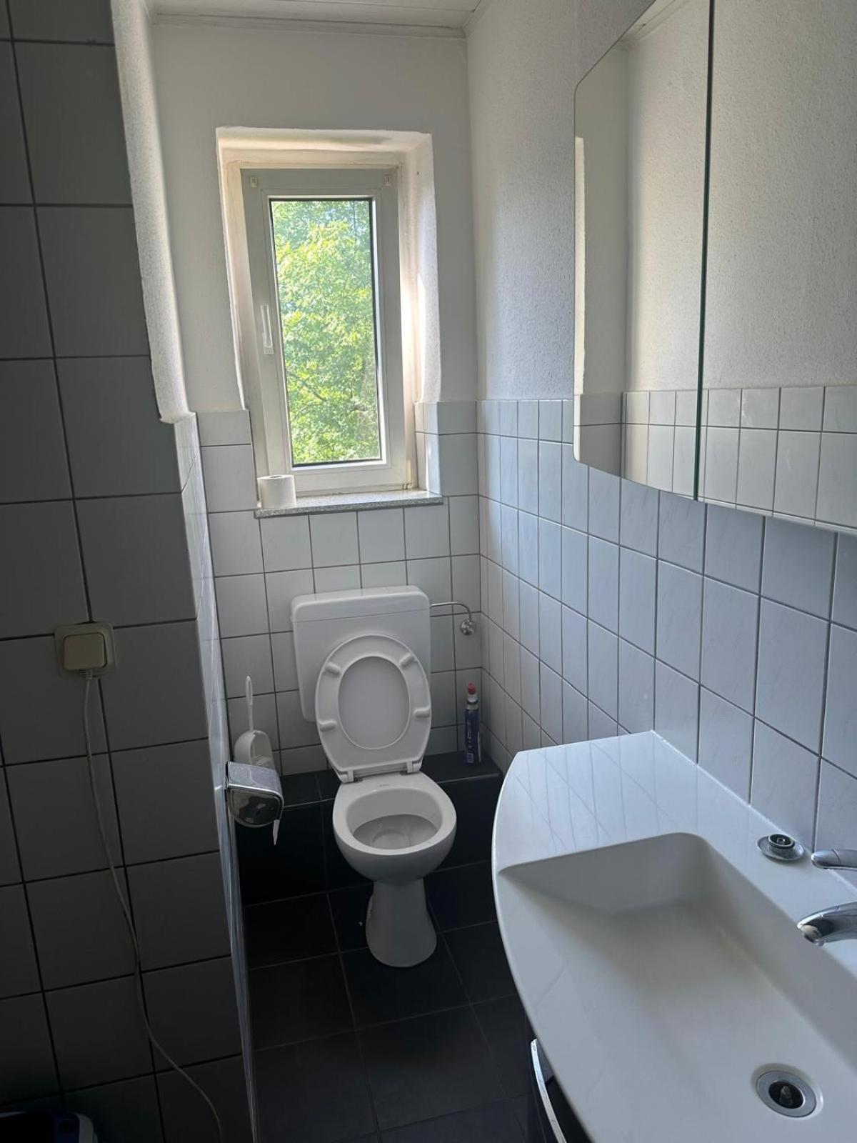 Privatzimmer Am Iltispark Дуйсбург Екстериор снимка
